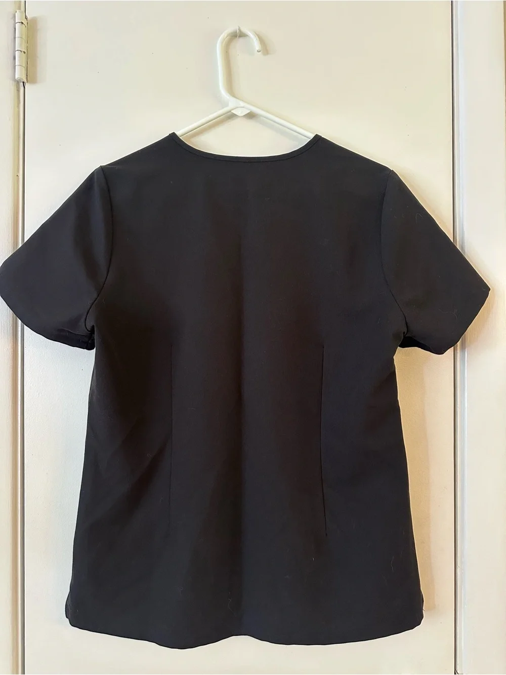 FIGS women’s Black V-Neck Scrub Top